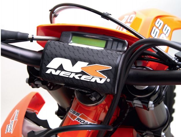 Kryt bezhrazdových řidítek motocyklu NEKEN ENDURO ČERNÁ/ORANŽOVÁ