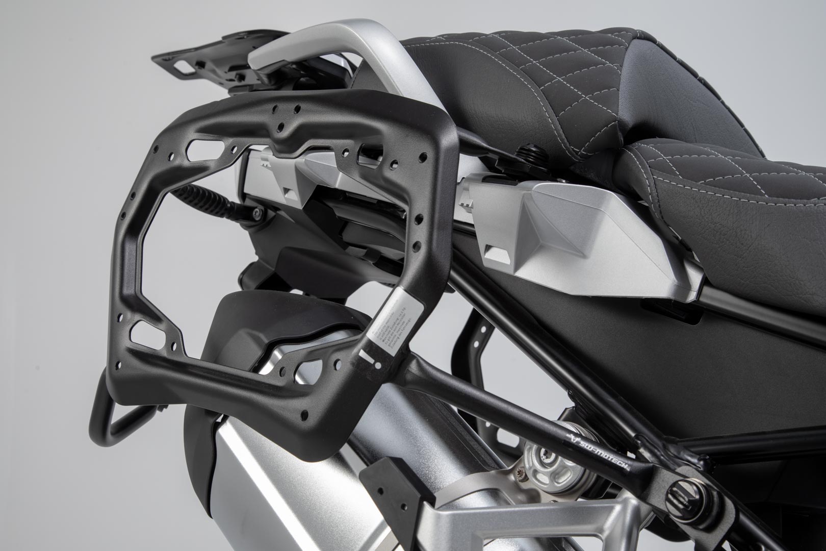 Podpěry pod boční kufry SW-MOTECH PRO SIDE CARRIERS pro BMW R 1250 GS ADVENTURE 2018-2021
