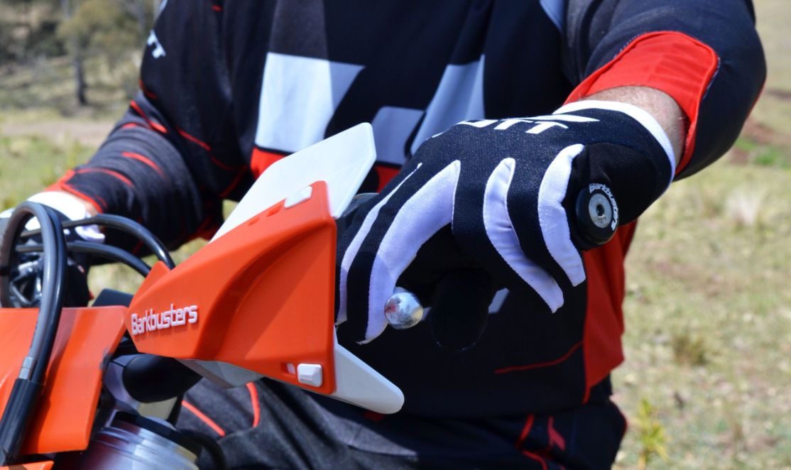 Sada motocyklových krytů páček mx / enduro BARKBUSTERS HANDGUARDS SABRE barva bílá/zelená, pár