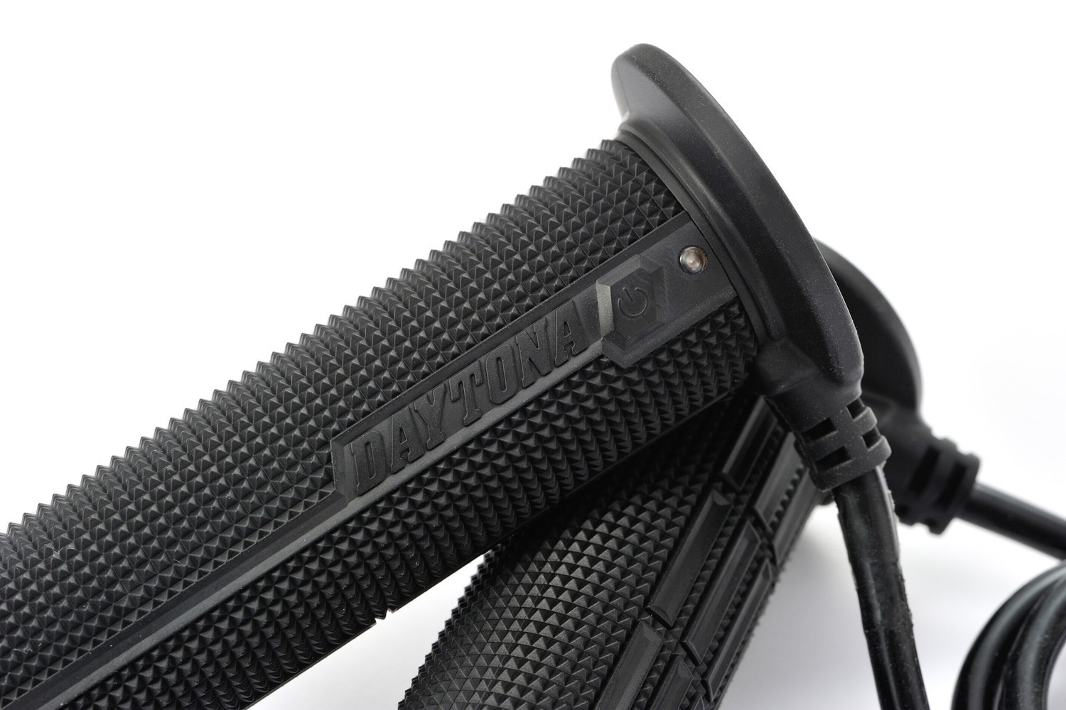 Vyhřívané gripy / rukojeti motocyklu DAYTONA HEATED GRIPS 7/8" 4-LEVEL BUILT-IN SWITCH W/ PROTECTION 89820 , pro průměr 22,2 mm, pár