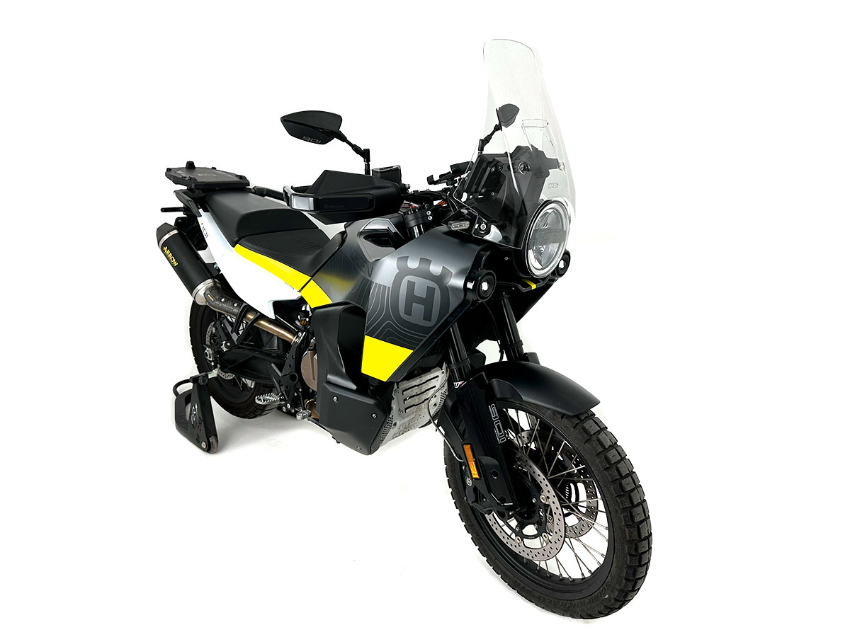 Plexi motocyklu WRS verze CAPONORD pro HUSQVARNA NORDEN 901 EXPEDITION rok 2023-2024 barva čirá, výška plexi 40 cm 
