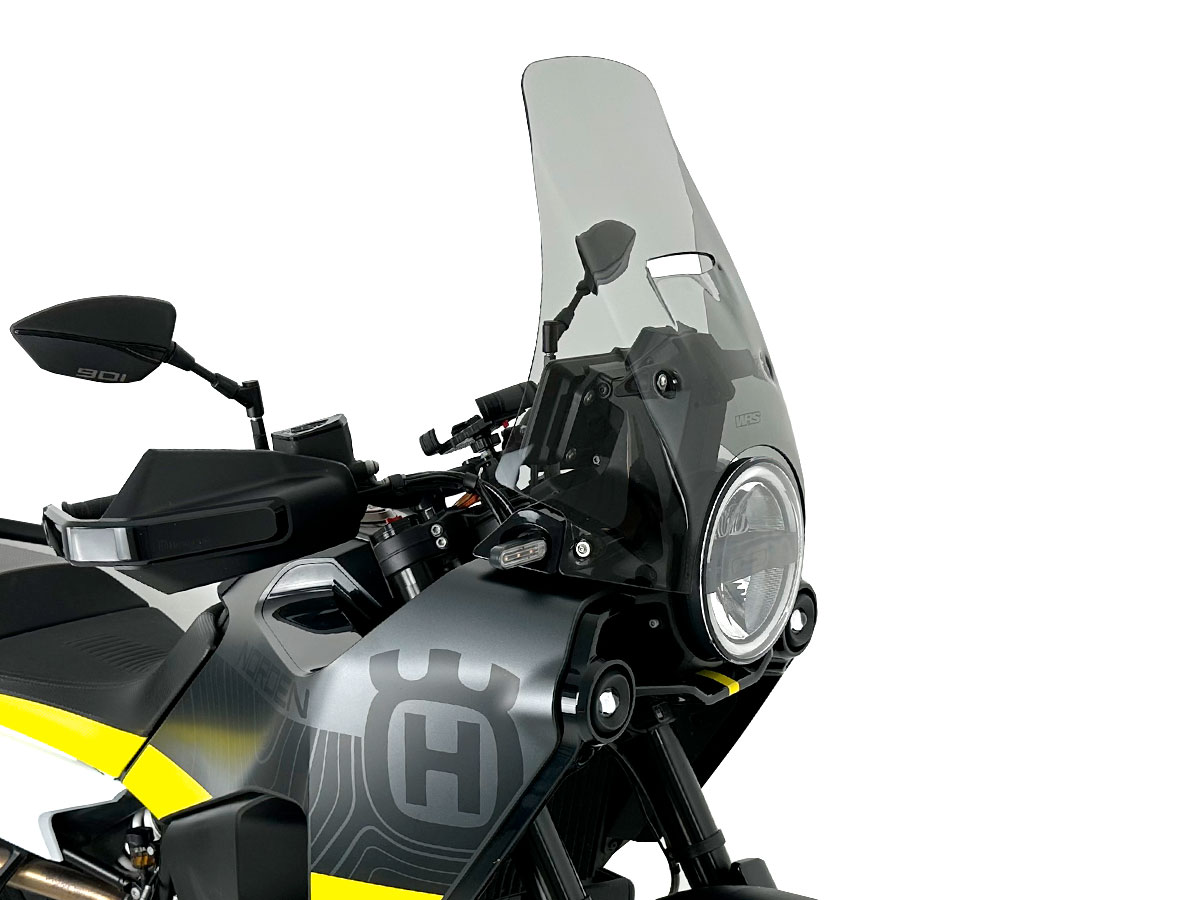 Plexi motocyklu WRS verze CAPONORD pro HUSQVARNA NORDEN 901 EXPEDITION rok 2023 barva čirá, výška plexi 40 cm 