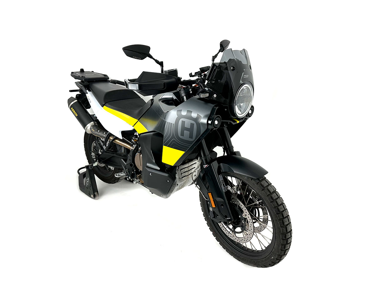 Plexi motocyklu WRS verze ENDURO pro HUSQVARNA NORDEN 901 EXPEDITION rok 2023 barva tmavě kouřová, výška plexi 18,5 cm 