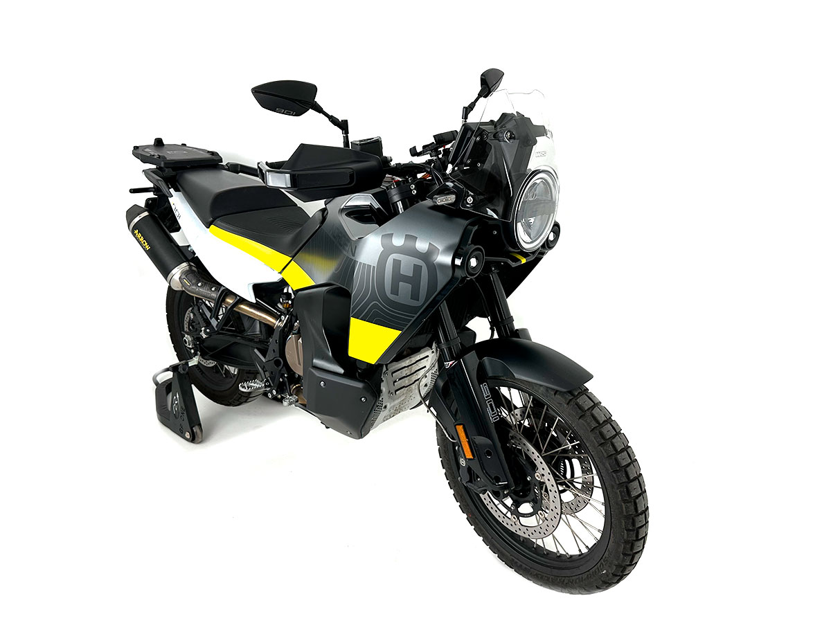Plexi motocyklu WRS verze ENDURO pro HUSQVARNA NORDEN 901 EXPEDITION rok 2023 barva černá, výška plexi 18,5 cm 