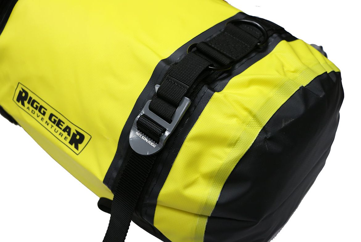 A Vodotěsná motocyklová brašna - válec NELSON RIGG ADVENTURE DRY ROLL BAGS 30 L