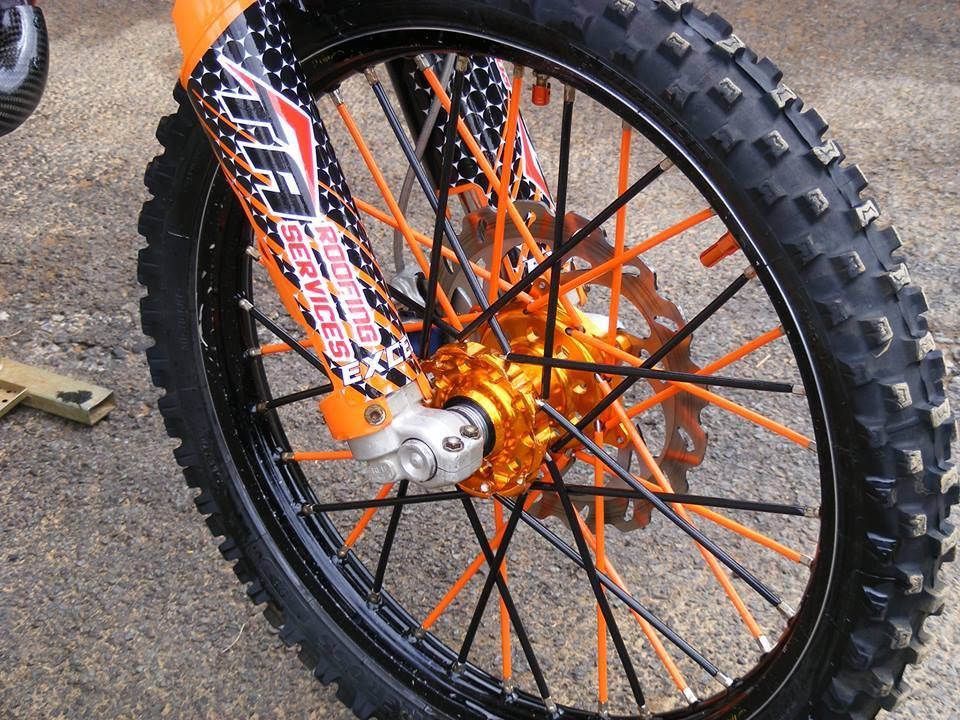 Plastové návleky na špice motocyklu MTZ - FIALOVÁ - 38 kusů 