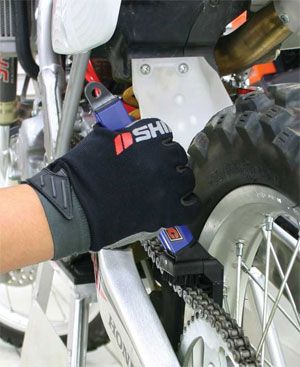 Kartáč na čištění pneu a kol MUC-OFF TYRE & CASSETTE BRUSH 369-MO 