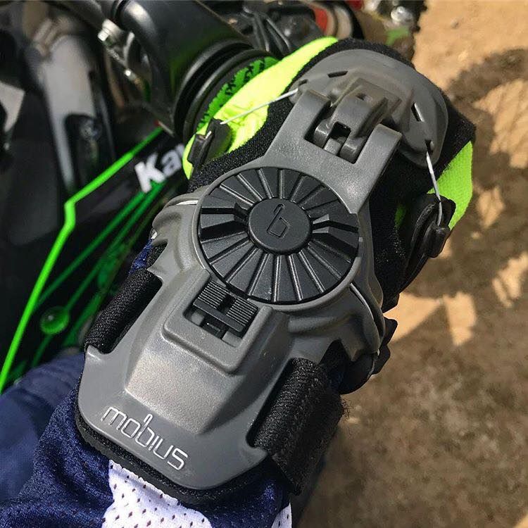 Ortéza na zápěstí MOBIUS X8 šedá vel. M/L