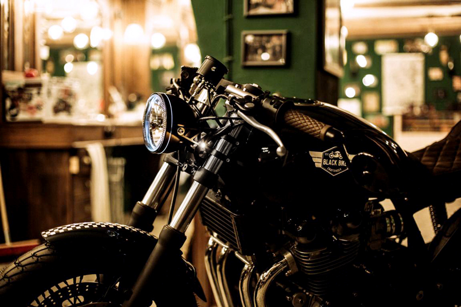 Bílé LED poziční světlo motocyklu KELLERMANN ATTO - BARVA ĆERNÁ