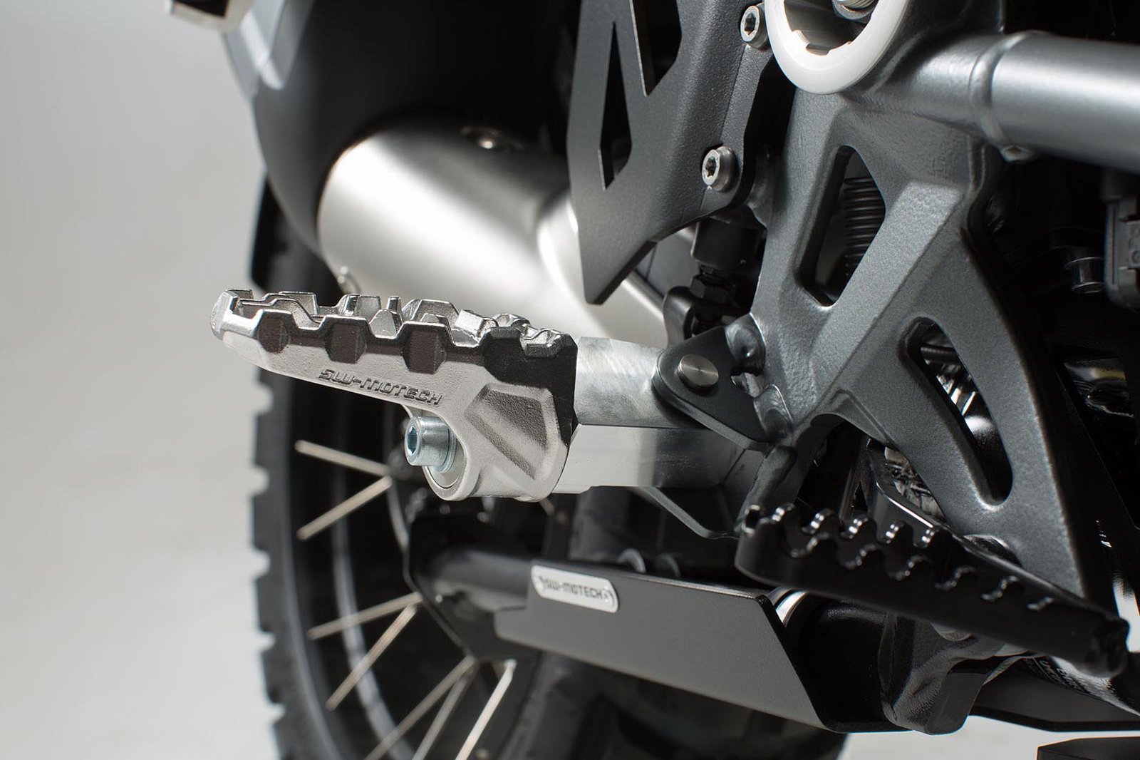 Sada stupaček motocyklu SW MOTECH EVO FOOTREST KITS pro BMW F 650GS 2003-2015