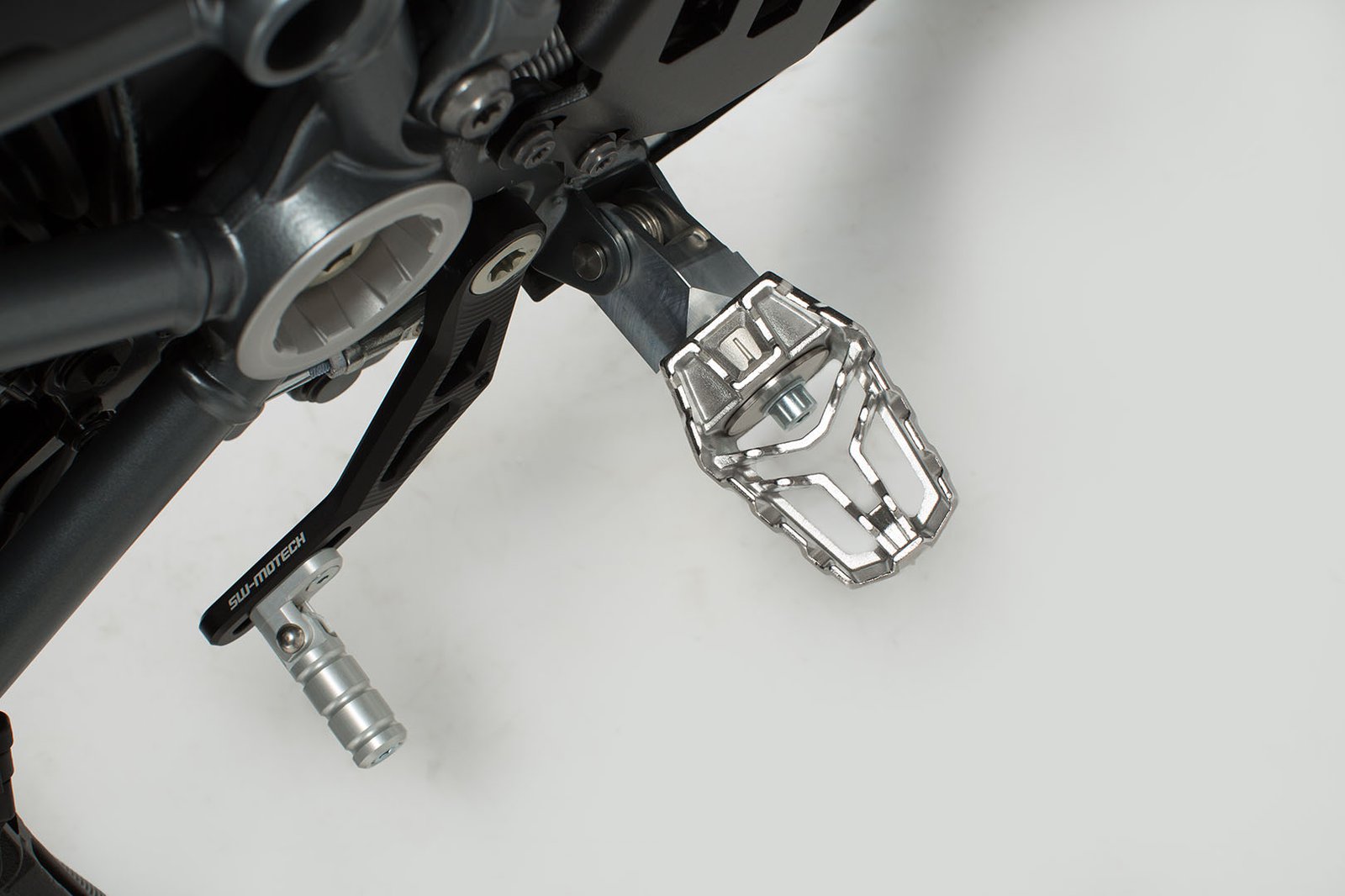 Sada stupaček motocyklu SW MOTECH EVO FOOTREST KITS pro BMW F 800GS 2007-2020