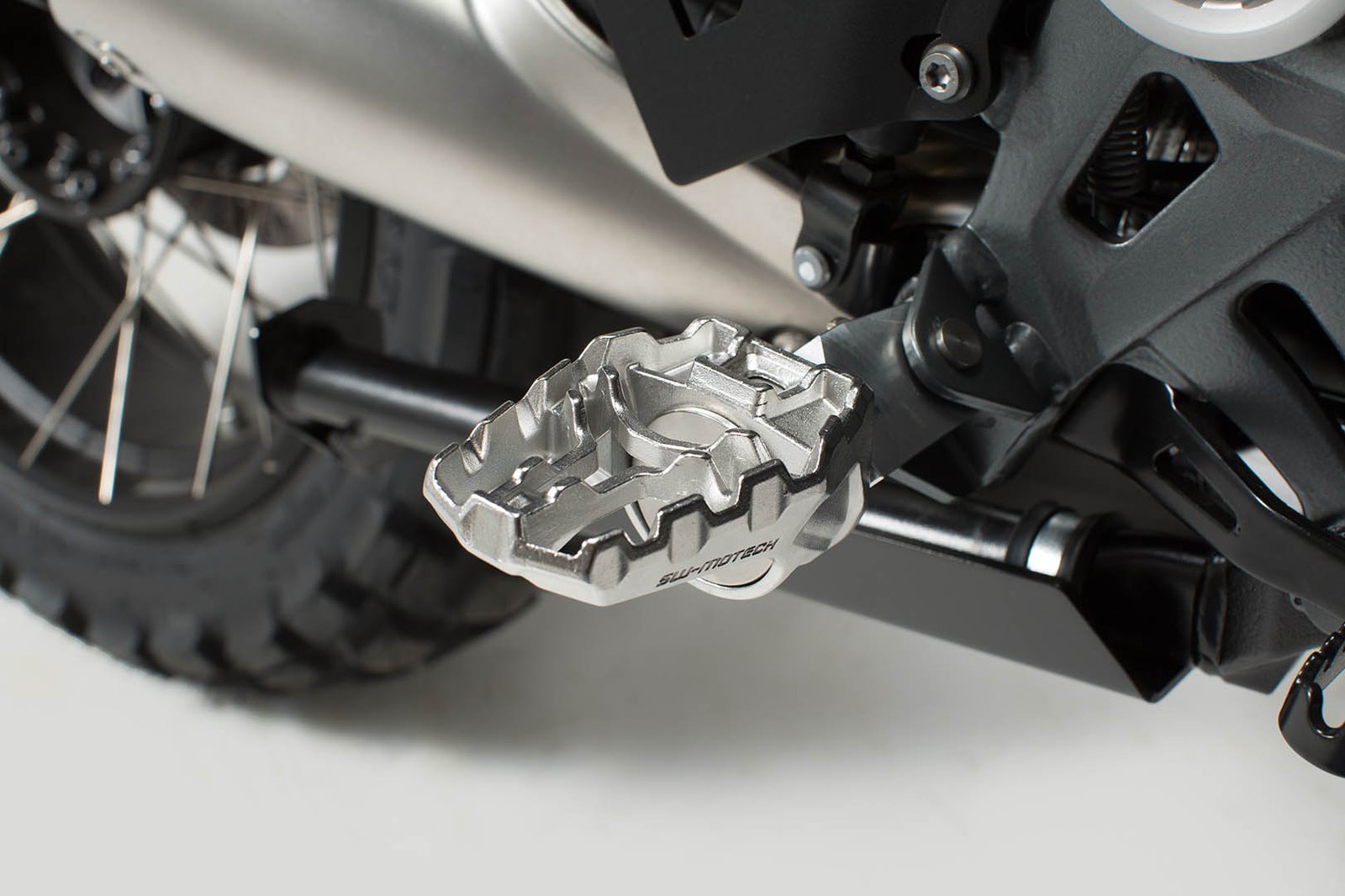 Sada stupaček motocyklu SW MOTECH EVO FOOTREST KITS pro TRIUMPH Tiger 1200 2015-2020
