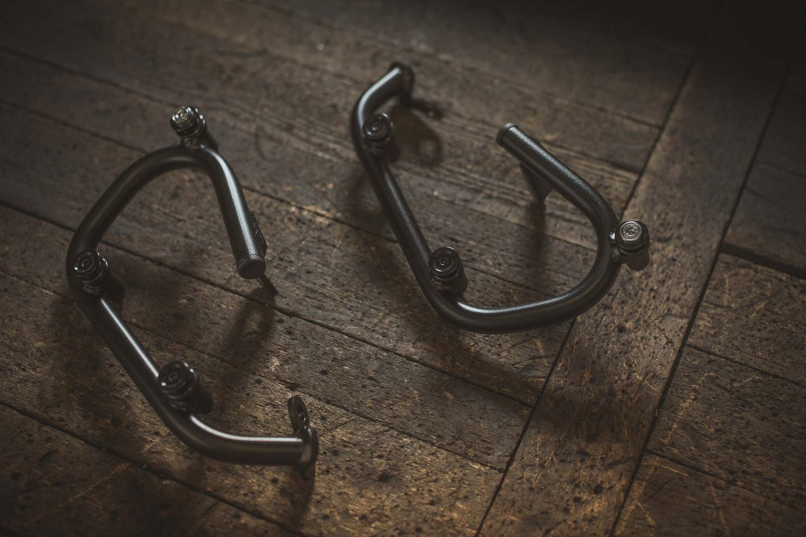 Boční vintage brašny na motocykl SW MOTECH LEGEND GEAR SYSTEM pro DUCATI Scrambler 2014-2020 - BARVA RAŠEN ČERNÁ