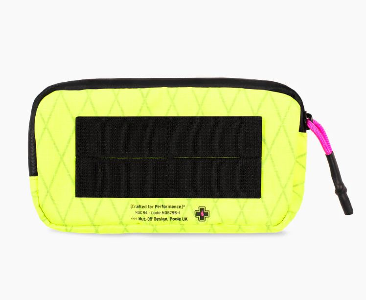 Cestovní pouzdro na příslušenství / nářadí apod. MUC-OFF Rainproof Essentials Case černá/žlutá fluo, rozměry: délka 18 cm x výška 10 cm x hloubka 2 cm