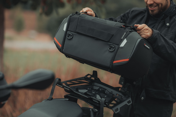 Zadní taška/brašna na zadní nosič motocyklu SW-MOTECH PRO RACKPACK TAIL BAG kapacita 32 litrů až 42 litrů