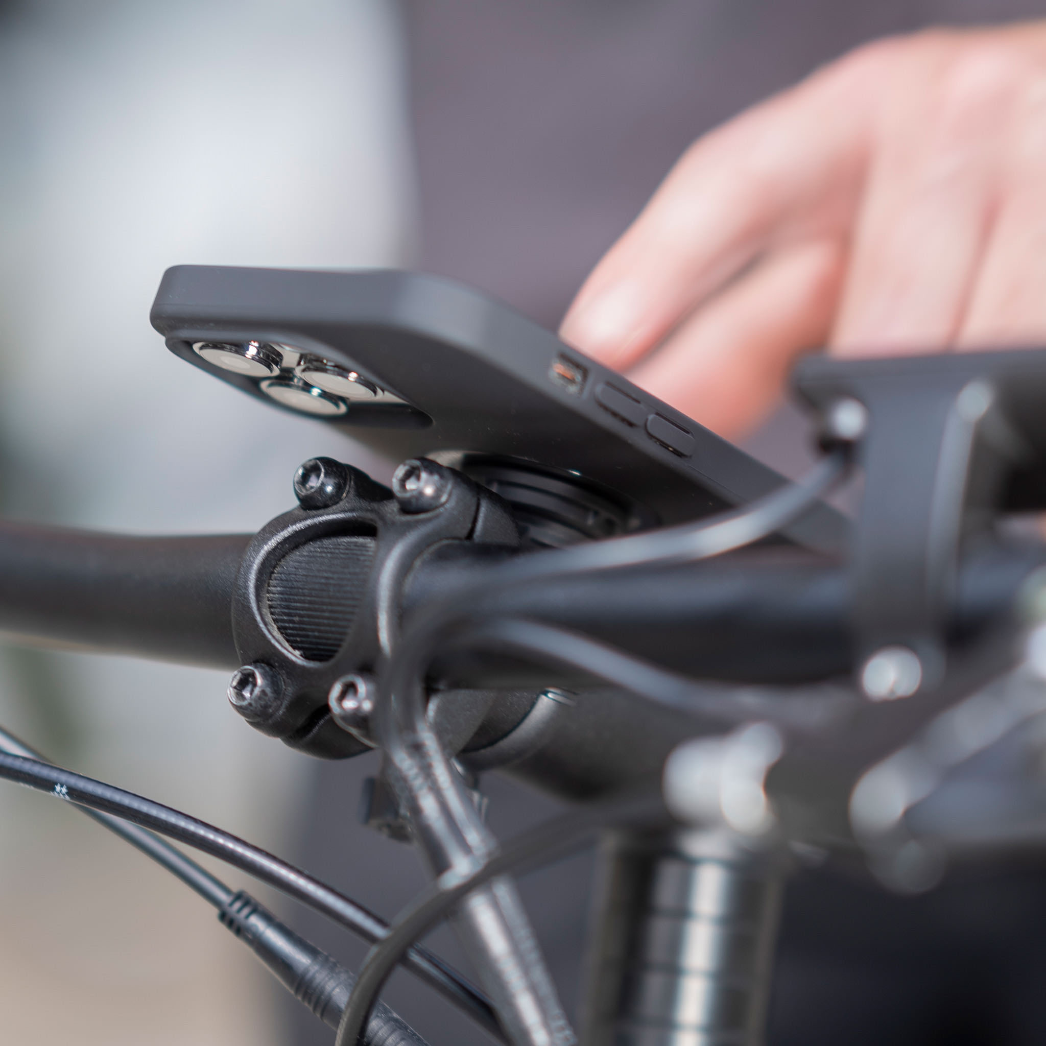 Držák mobilního telefonu pro jízdní kola SP CONNECT MICRO BIKE MOUNT 53341 na řídítka nebo představec o průměru mezi 22 a 42 mm