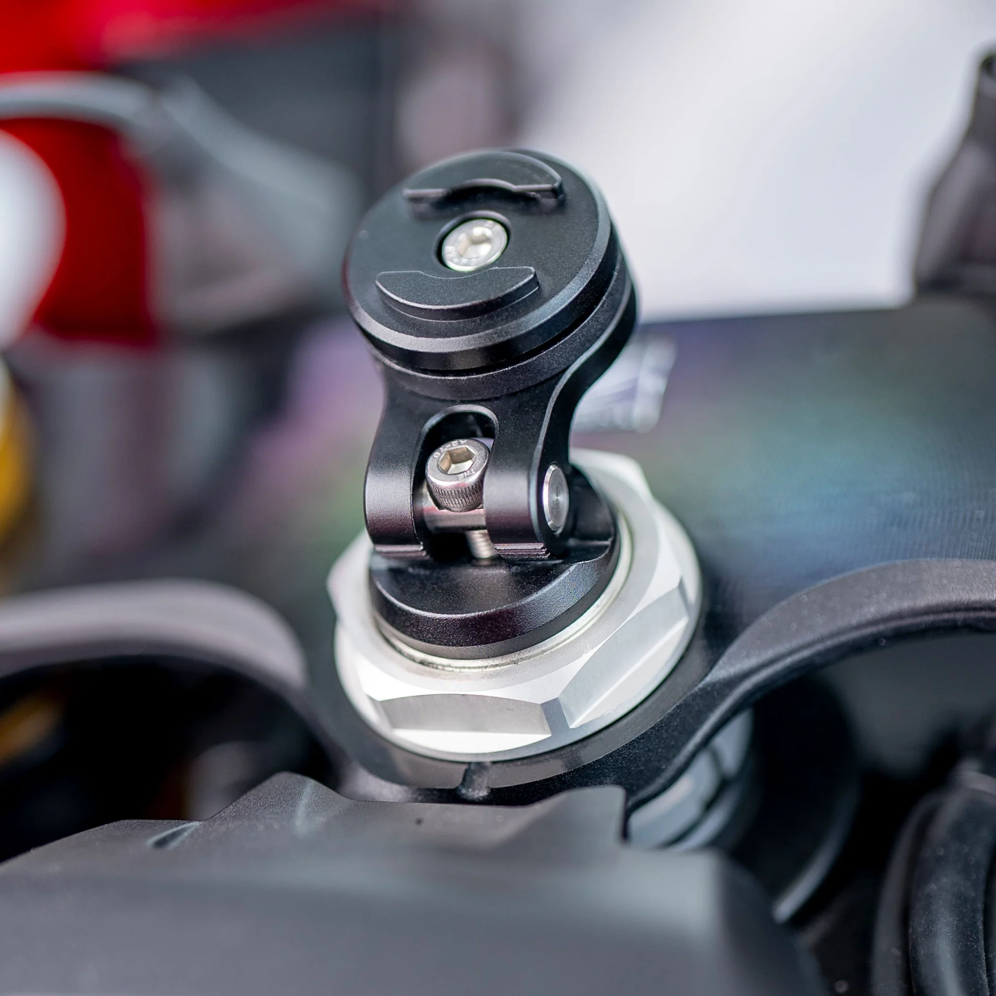 Držák mobilního telefonu do středu řídítek motocyklu SP CONNECT MOTO STEM MOUNT 53214 pro průměr 12-29,9 mm, včetně 6-ti kusů podložek