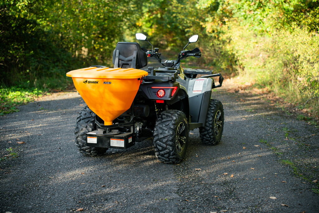 Víceúčelový dálkově ovladatelný ATV rozmetač sypkých materiálů /rozmetadlo sypkých hmot SHARK SPREADER 100KG