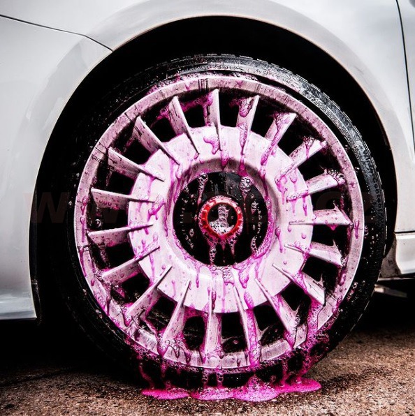 Gelový čistič kol DR. WACK HIGH END WHEEL CLEANER S REAKCÍ SE ŽELEZITÝMI KONTAMINANTY obsah 750 ml 