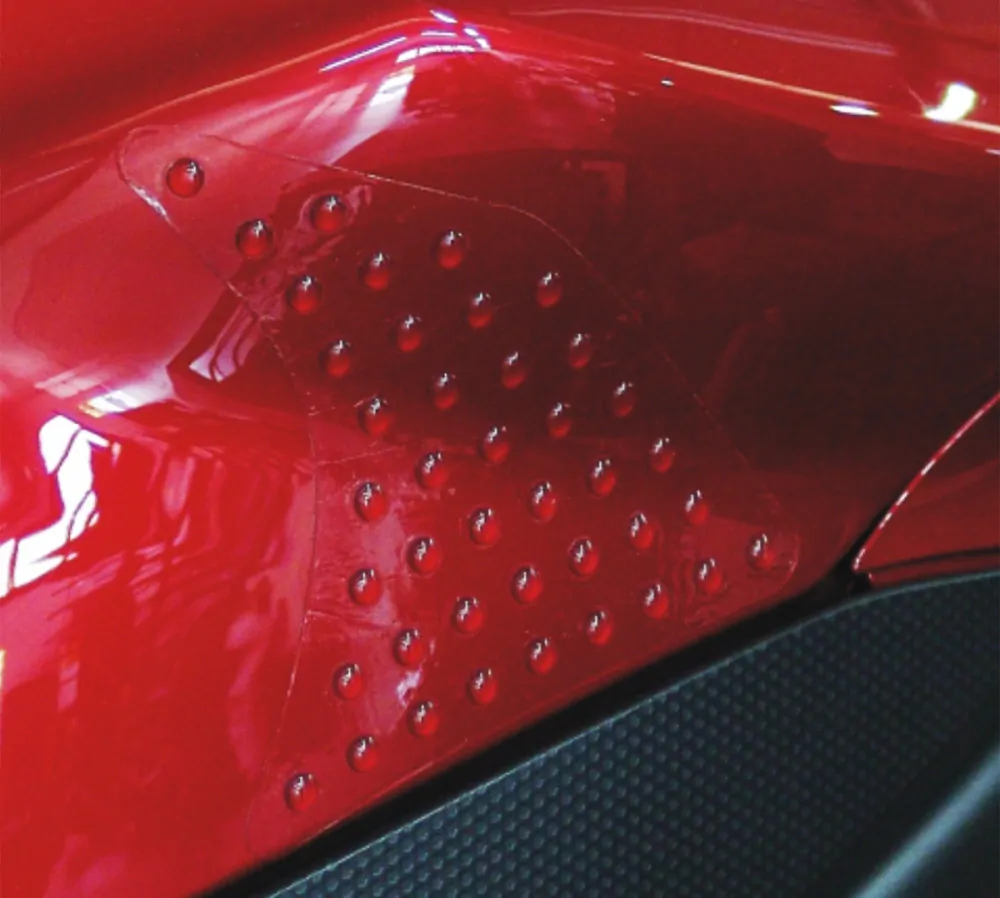 Samolepka - tank pad - tank grips ONEDESIGN LABELS RI LE BUBBLE na nádrž motocyklu, barva čirá, rozměr 14 cm x 14 cm  