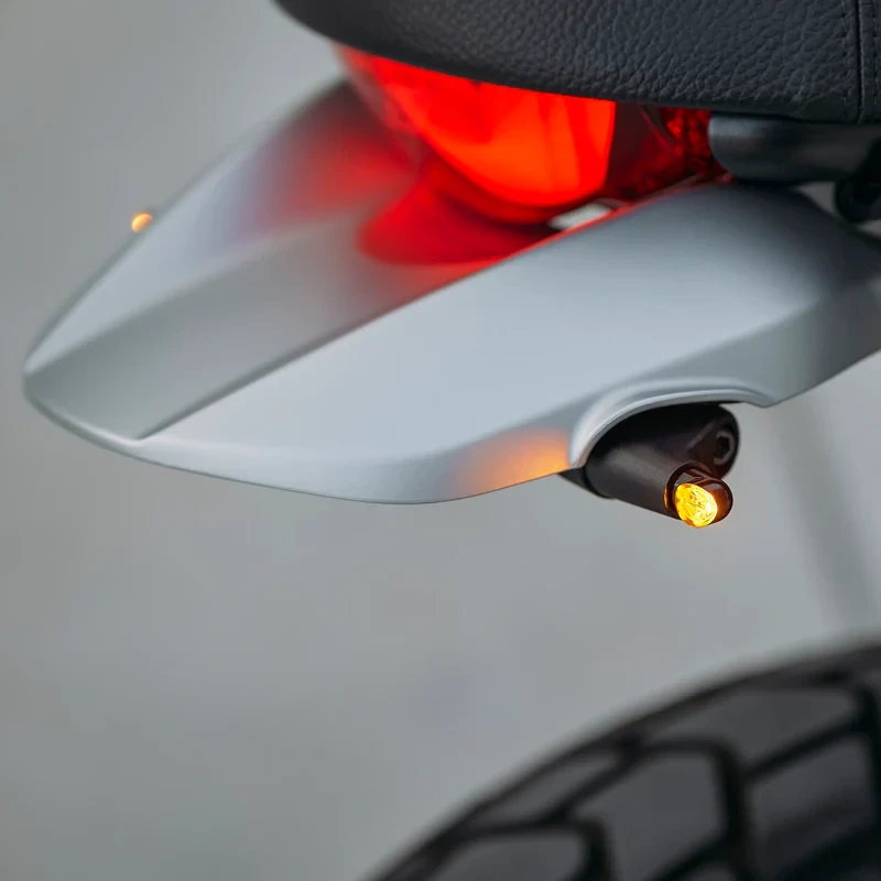 Homologovaný přední led motocyklový blinkr + zadní světlo 2V1 MOTOGADGET MO.BLAZE TENS 4 , balení 1 kus, barva černá 