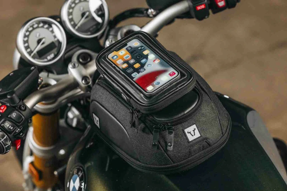 Přepravní taška / obal na smartphone k tank bagu na nádrž motocyklu SW MOTECH LEGEND SMARTPHONE BAG barva černá, rozměr 11,0 x 19,0 x 2,5 cm