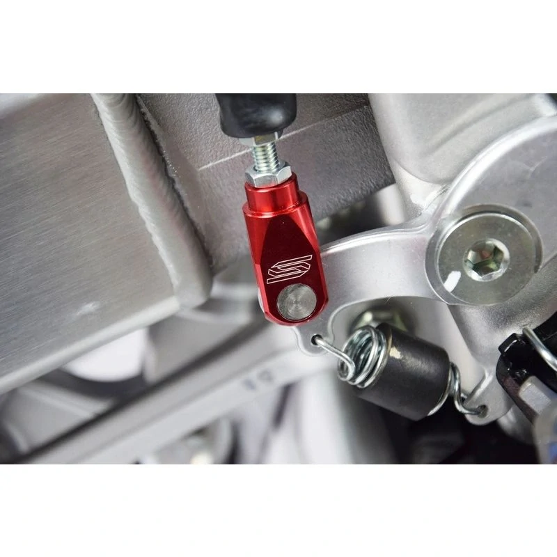 Úchyt brzdového pedálu motocyklu SCAR BRAKE CLEVIS pro KAWASAKI KX 85 ROK 98-24 barva červená 