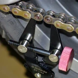 Stahovací kleště na řetěz BIKESERVICE DRIVE CHAIN PULLER BS1164 pro řetězy velikostí 428, 520, 525, 528, 530