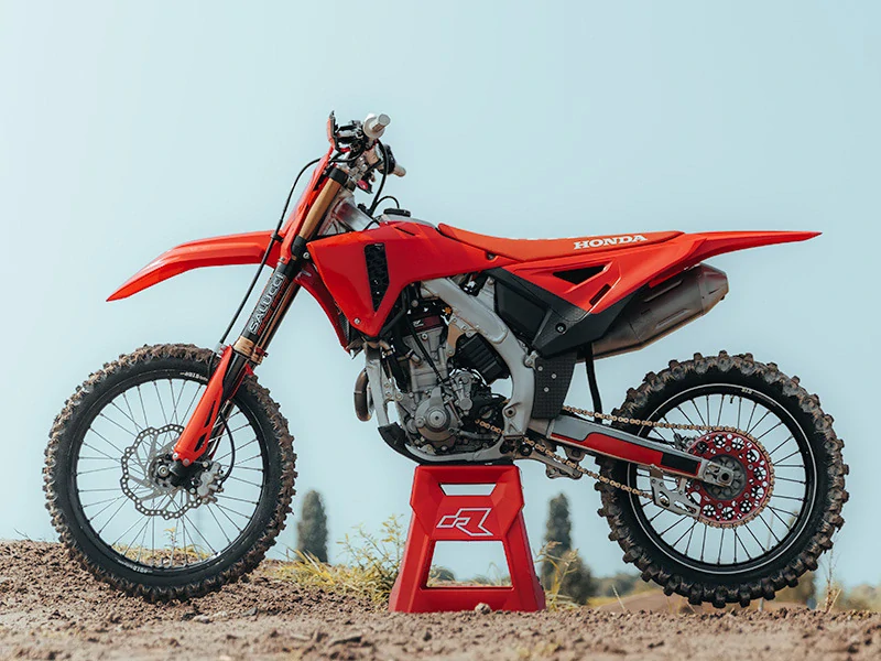 Kompletní sada plastů včetně krytů vidlic RTECH pro motocykl HONDA CRF 450 R / 450 RX rok 2025-2026 