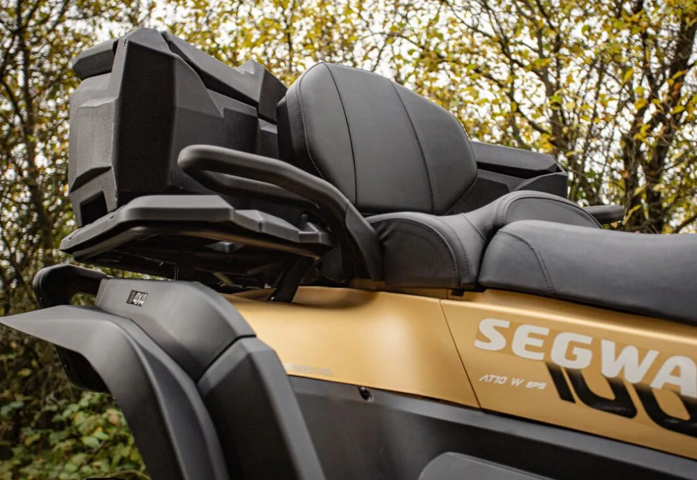 Prostorný uzamykatelný zadní box na čtyřkolku SHARK ATV Box AX145 / AX 145 pro  SEGWAY AT10 barva černá, objem 145 litrů 