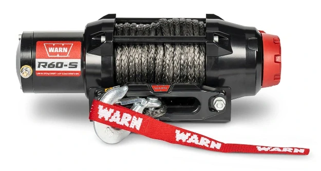 Elektrický naviják pro ATV a UTV WARN MODEL R60-S SYNTHETIC ROPE WINCH 110060 se syntetickým lanem (15 m x 6,3 mm), tažná síla 2722 kg (6000 lb)
