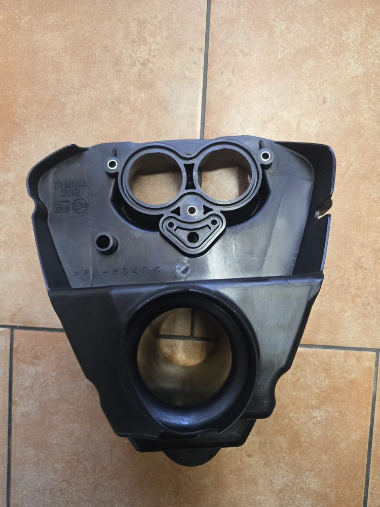 a Originální díl YAMAHA 3D8144110200