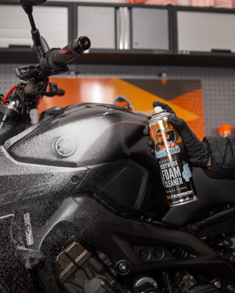 Univerzální pěnový čistič určený pro rychlé a snadné čištění motocyklů TRU TENSION PRIMESHINE BODYWORK FOAM CLEANER M007 balení 500 ml 