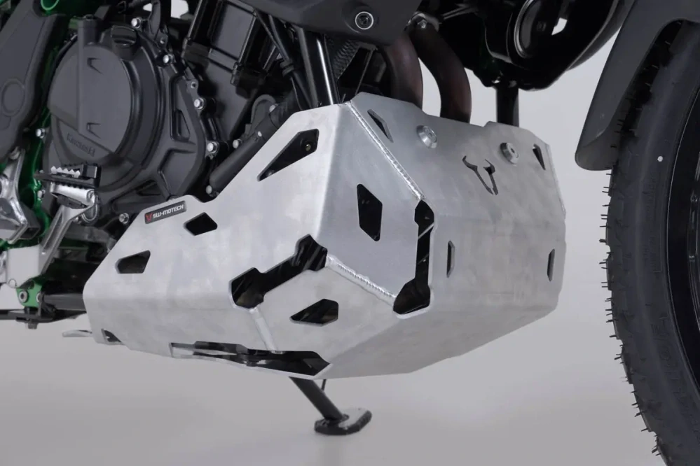 Kryt pod motor motocyklu SW-MOTECH pro moto KAWASAKI KLE500 / KLE500 SE rok 2026 a výše barva stříbrná