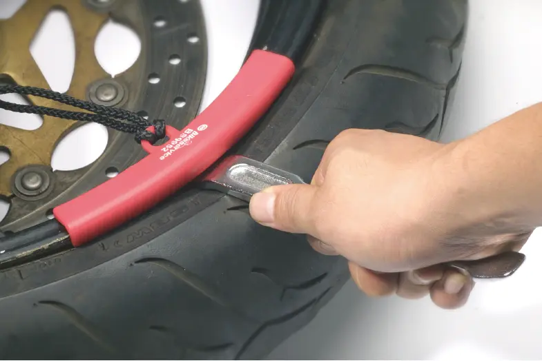 Montpáka pro přezouvání pneu BIKESERVICE TYRE LEVER BS5603 délka 20 cm, balení 1 kus