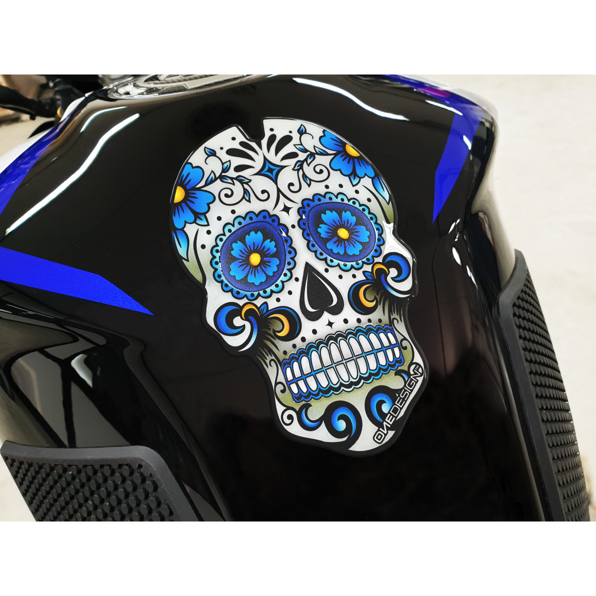 Samolepka - tank pad na nádrž motocyklu ONEDESIGN BLUE/MODRÁ SKULL 100mmx156,5mm