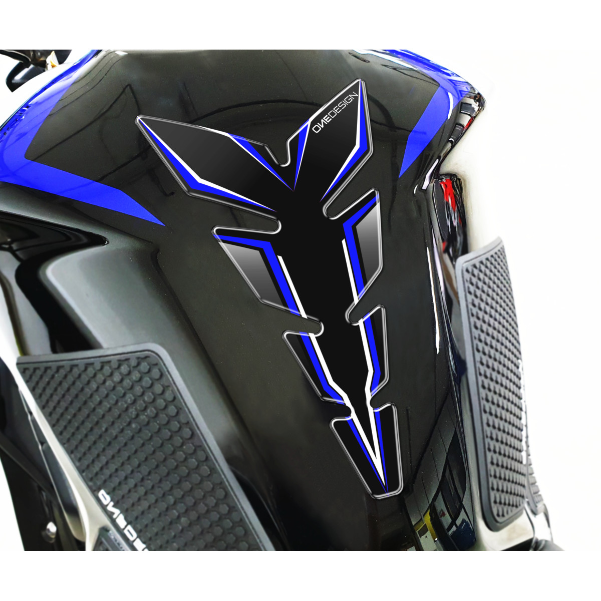 Samolepka - tank pad na nádrž motocyklu ONEDESIGN TANKPAD MOON FLUO MODRÁ rozměr 134mm x 223mm