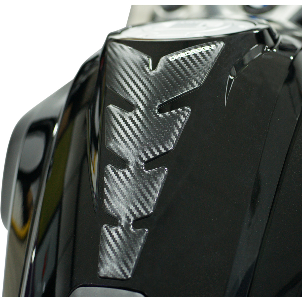 Samolepka - tank pad na nádrž motocyklu ONEDESIGN TANKPAD MOON SOFT TOUCH CARBON FIBER