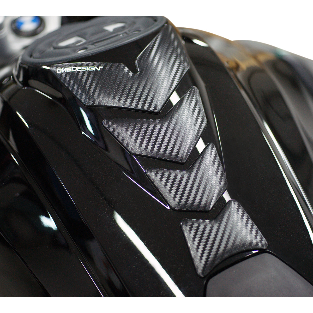 Samolepka - tank pad na nádrž motocyklu ONEDESIGN TANKPAD MOON SOFT TOUCH CARBON FIBER 