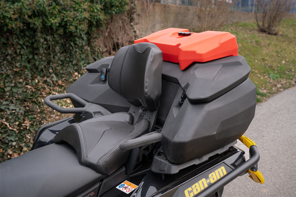 Uzamykatelný zadní box na čtyřkolku SHARK ACCESSORIES AX130 objem 130 litrů, barva černá, bez kanystru