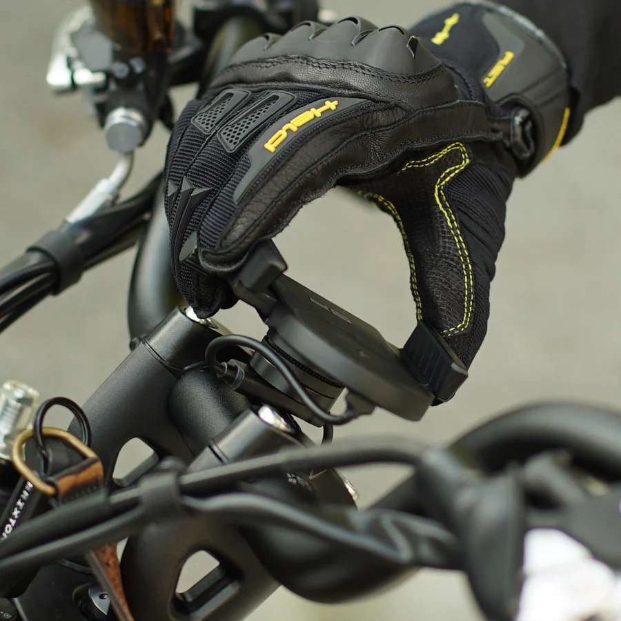 Všestranný a stabilní univerzální držák SP CONNECT  Universal  Universal Charging Phone Clamp / SPC+ 52812 pro telefony o šířce 61-85 mm a výšce do 11 mm