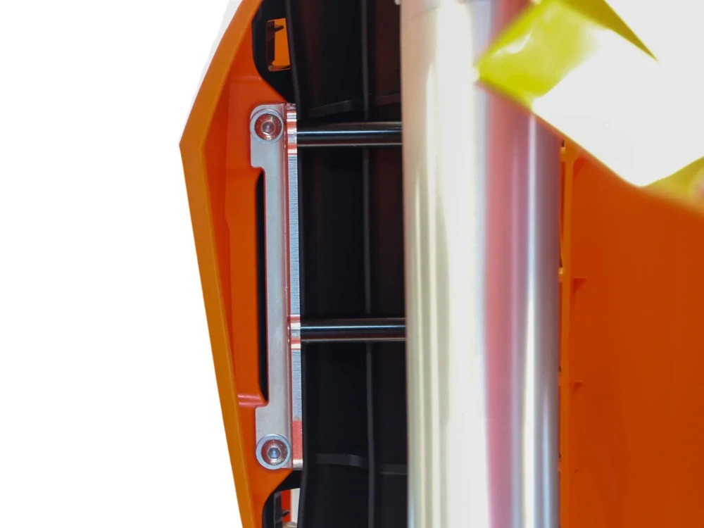 Výztuhy chladičů motocyklu AXP RACING RADIATOR BRACES pro HUSQVARNA TE 150/ 250/ 300 rok 2024