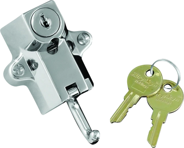 Zámek na motocyklovou přilbu KURYAKYN UNIVERSAL HELMET LOCK KUR4232 barva chromová, rozsah uchycení: 31,8 mm - 38,1 mm (1-1/4" - 1-1/2")