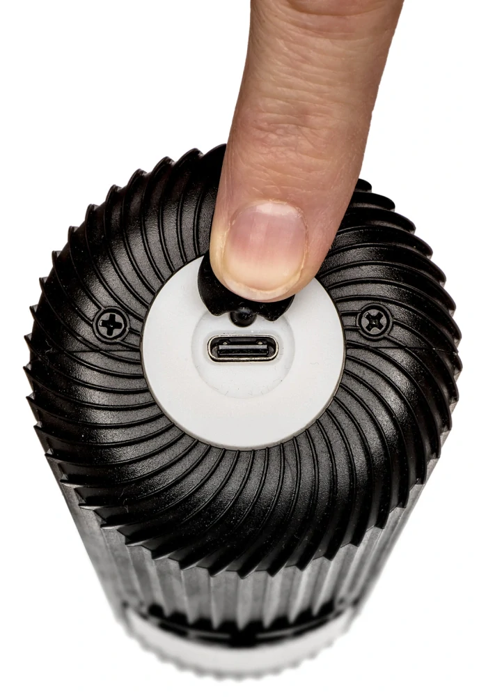 Kompaktní akumulátorový kompresor AIR-BAT 9 LEMANIA ENERGY maximální tlak 10,3 bar (150 PSI), vestavěnéLED osvětlení