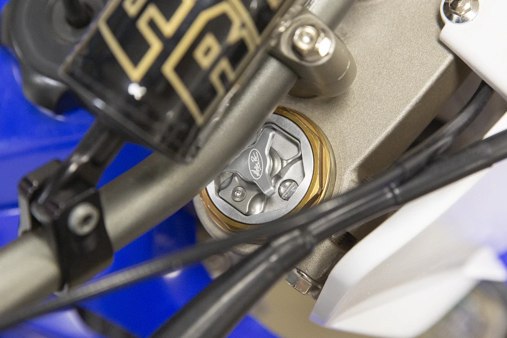 Přípravek pro nastavení tlumení komprese vidlic motocyklu MOTION PRO COMPRESSION ADJUSTER 11-0124 pro vidlice KYB AOS SSS, pár