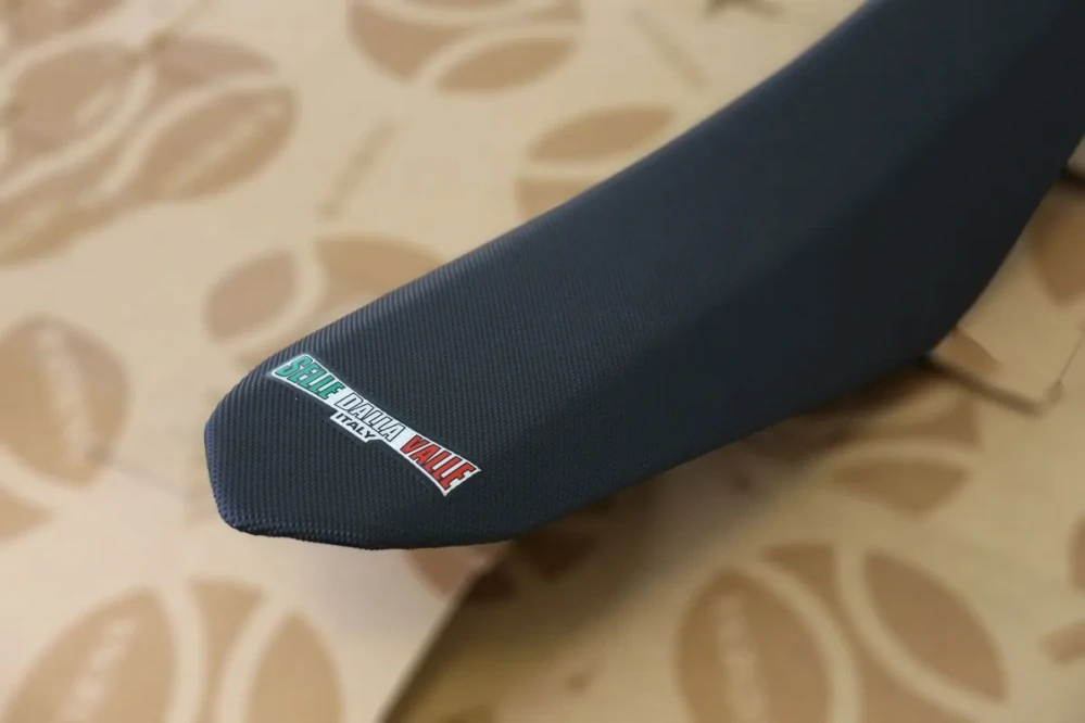 Potah sedla SELLE DALLA VALLE SUPER GRIP RACING SEAT COVER pro SUZUKI RM 125 rok 2001-2011