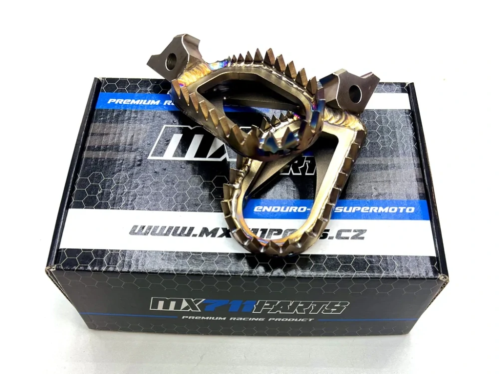 Motocyklové nerezové stupačky MX711 PEGS NERO pro FANTIC XEF 250 / 450 rok 2025