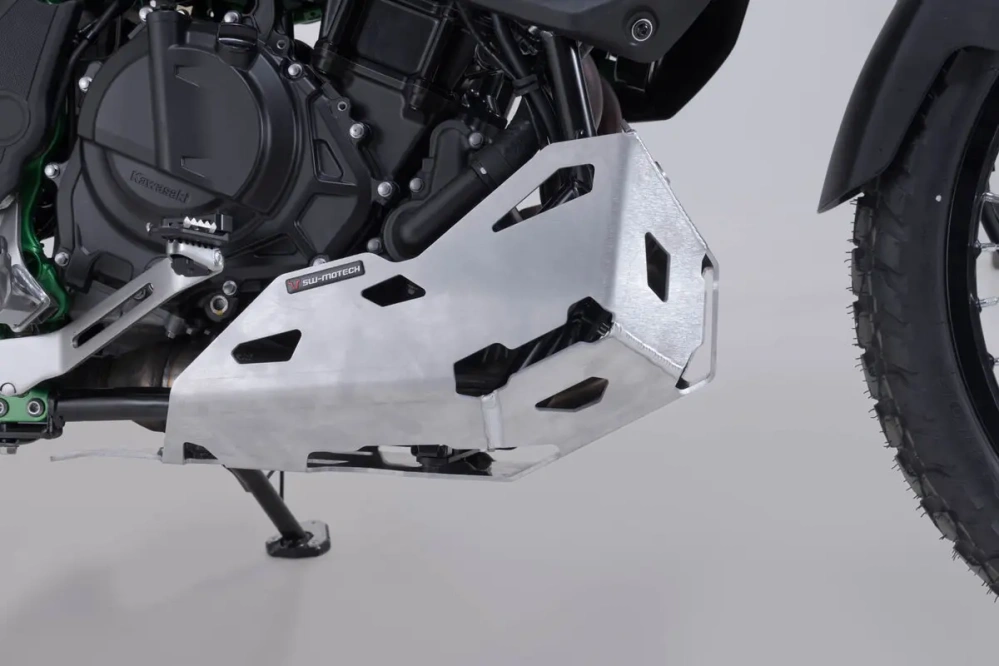 Kryt pod motor motocyklu SW-MOTECH pro moto KAWASAKI KLE500 / KLE500 SE rok 2026 a výše barva stříbrná
