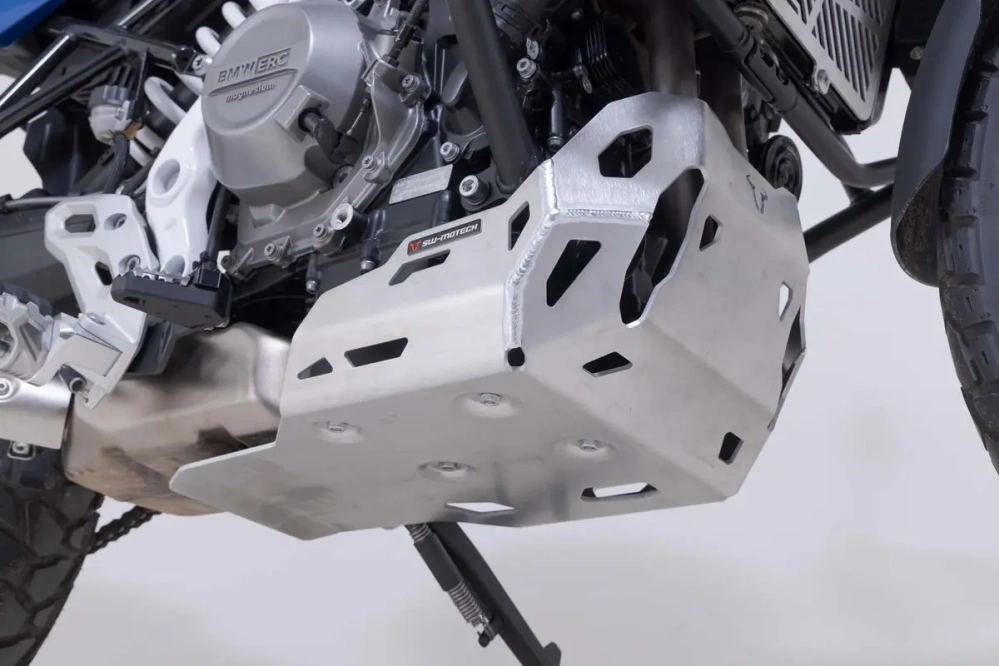 Kryt pod motor motocyklu SW-MOTECH pro moto BMW F 450 GS rok 2025 a výše barva stříbrná