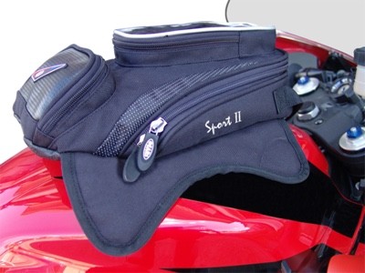Tank bag na nádrž motocyklu GEARS LUGGAGE TANK BAG 100196-1 uchycení na magnet